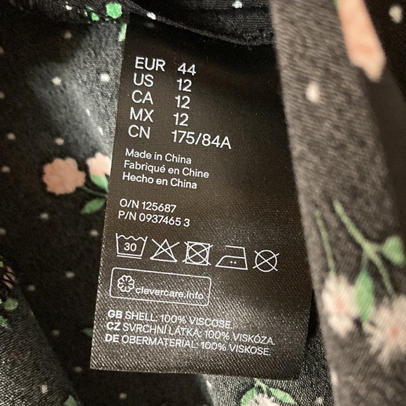 Beautiful H&M Flowered Black Skirt with Slit at Front - Picture 4 of 4